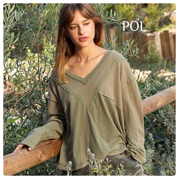 POL Tops - $35 start 281 🖤POL V neck lace trim olive top